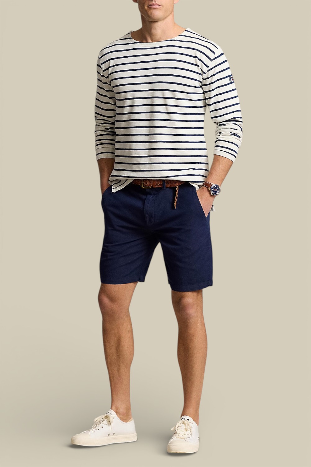 תמונת כל הלוק של מכנסים קצרים